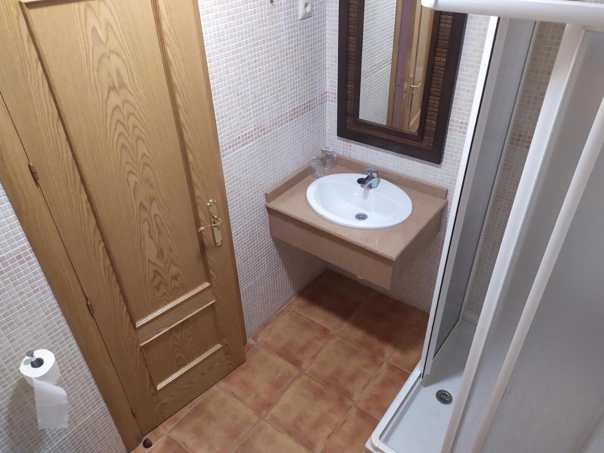 Hostal Restaurante Bustos Villarrubio Екстер'єр фото