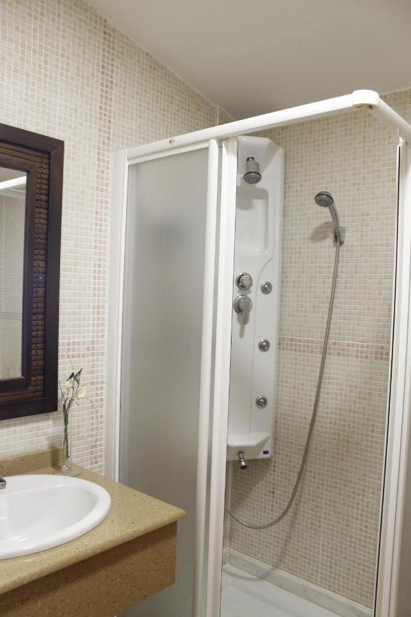 Hostal Restaurante Bustos Villarrubio Екстер'єр фото