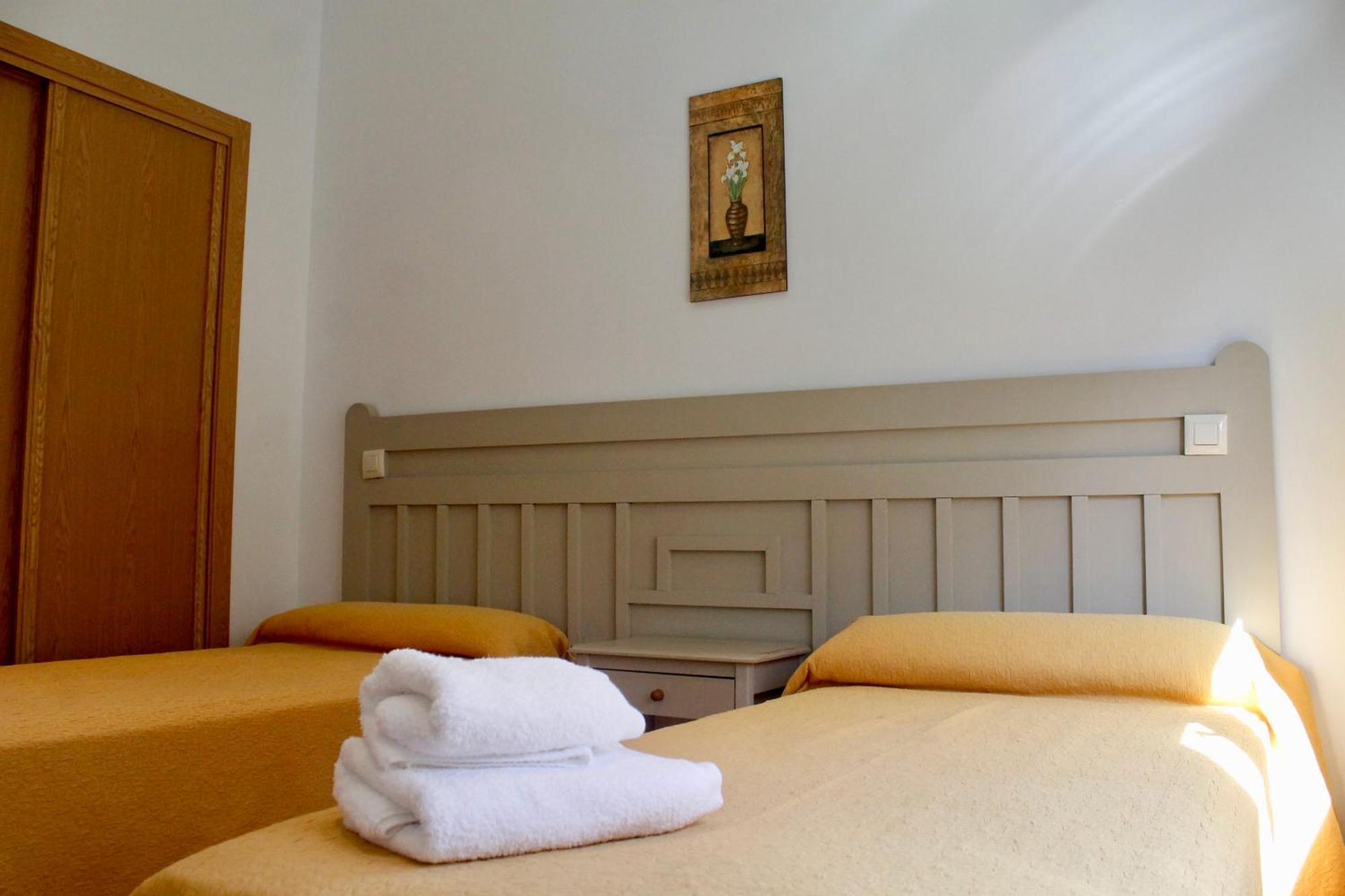 Hostal Restaurante Bustos Villarrubio Екстер'єр фото
