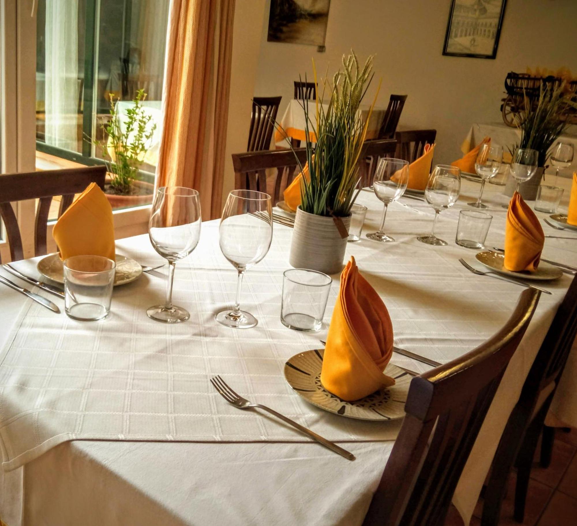 Hostal Restaurante Bustos Villarrubio Екстер'єр фото