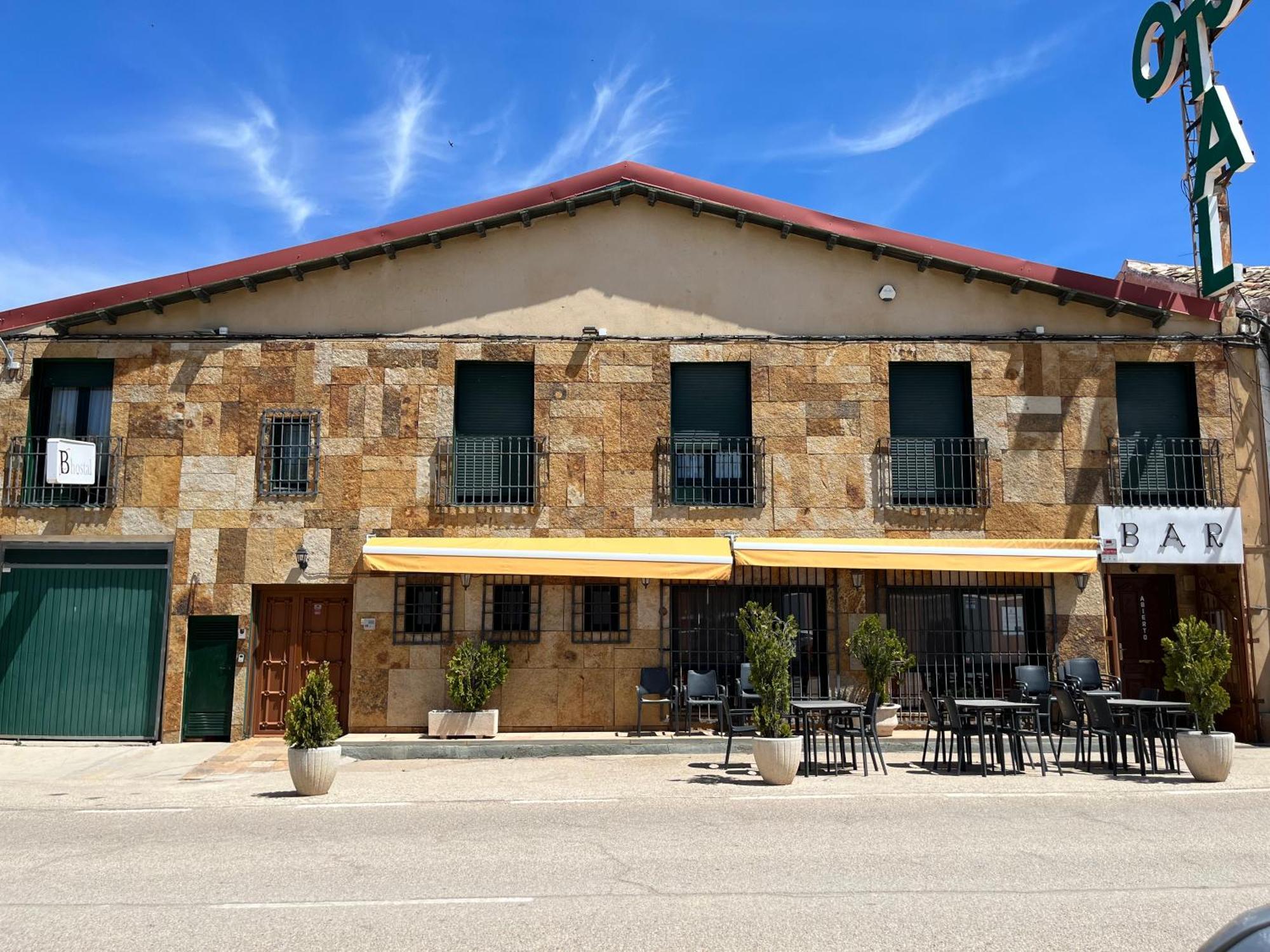 Hostal Restaurante Bustos Villarrubio Екстер'єр фото