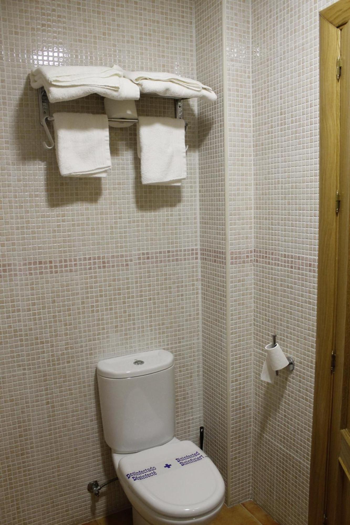 Hostal Restaurante Bustos Villarrubio Екстер'єр фото