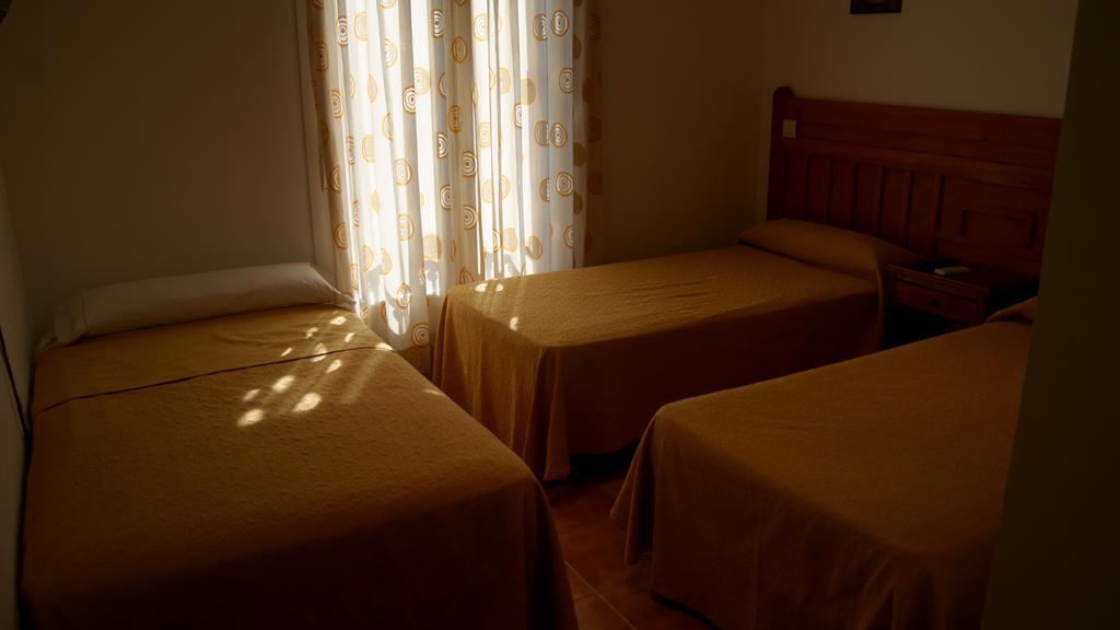 Hostal Restaurante Bustos Villarrubio Екстер'єр фото